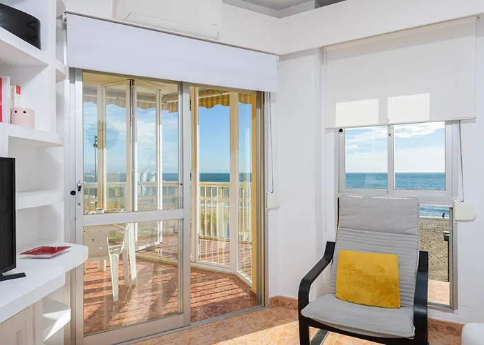 Great Location And Frontal Sea View Fuengirola
