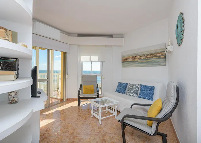 Great Location And Frontal Sea View Fuengirola