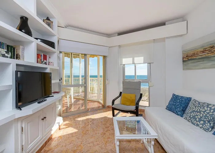 Great Location And Frontal Sea View Fuengirola