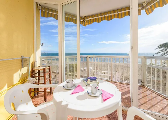 Great Location And Frontal Sea View Fuengirola